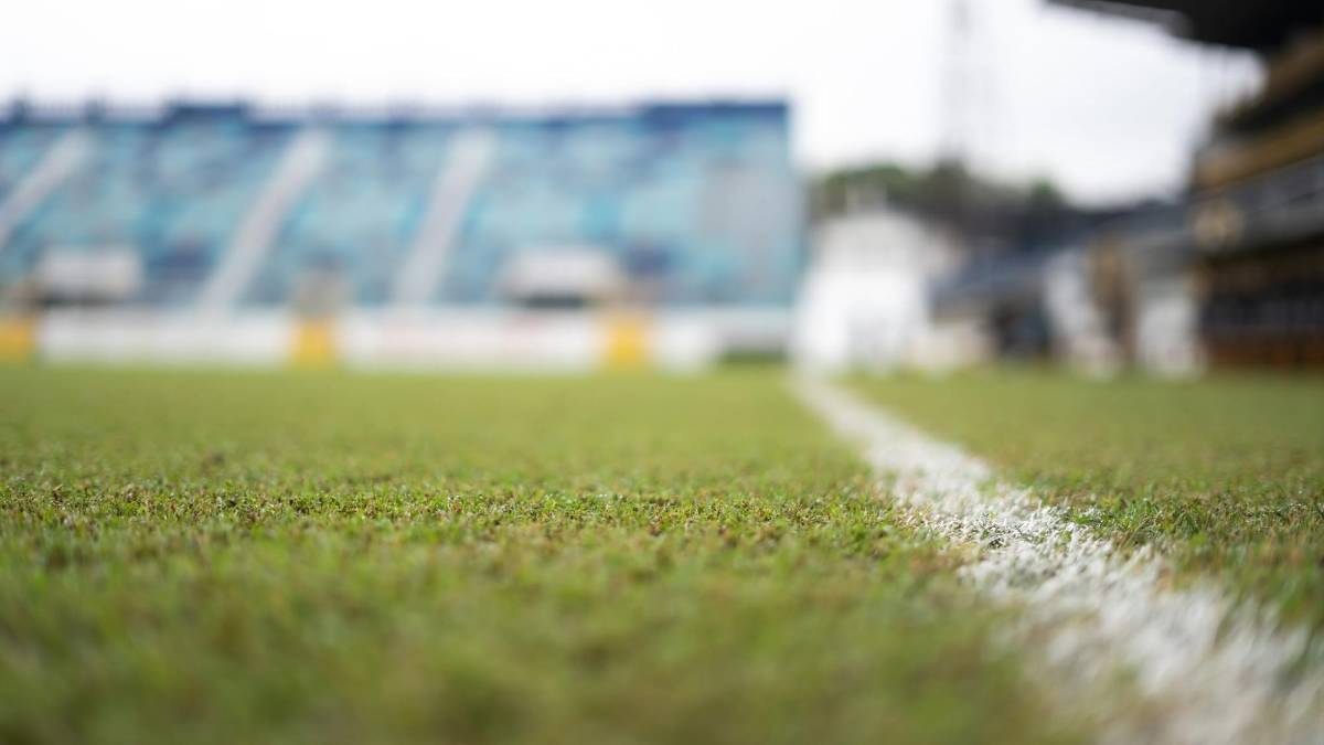 La razón por la que ha cambiado de color la grama del estadio Morazán de San Pedro Sula