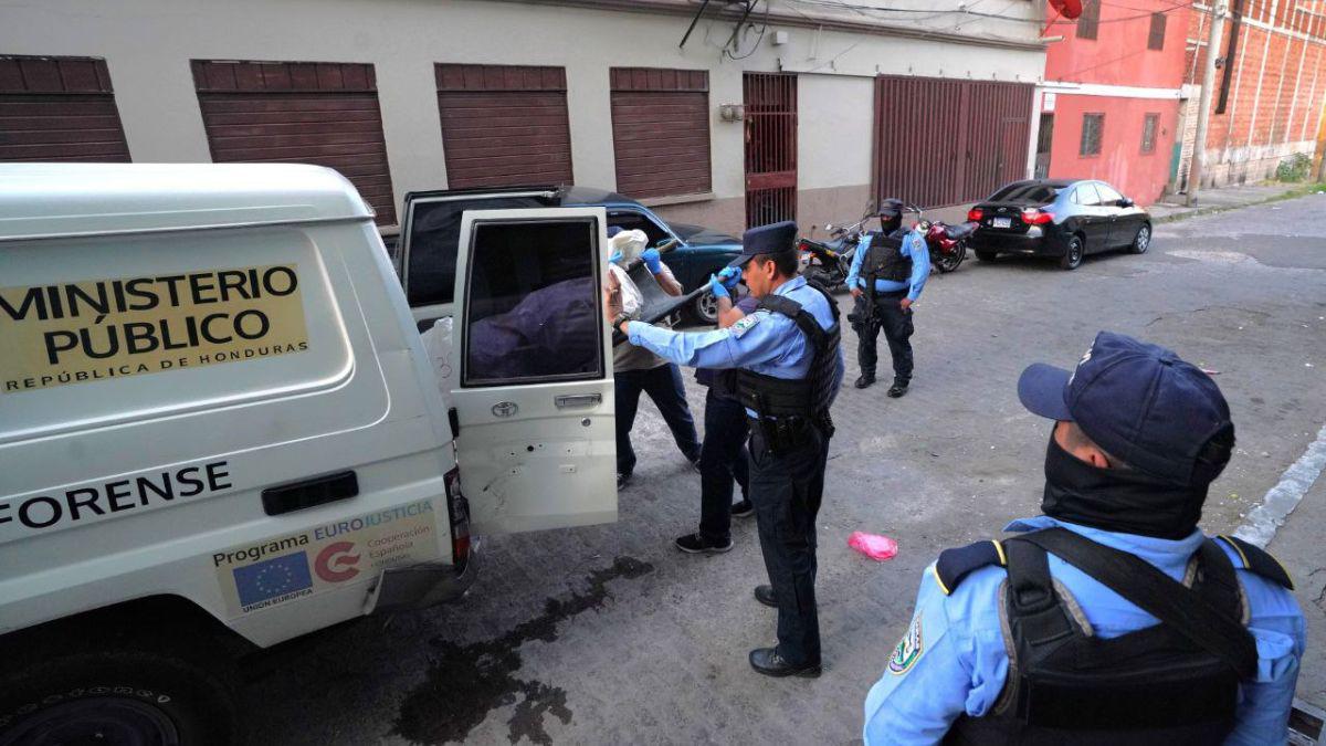 Siete muertos, dos carros incautados y un móvil sin esclarecer: lo más reciente sobre masacre en Comayagüela