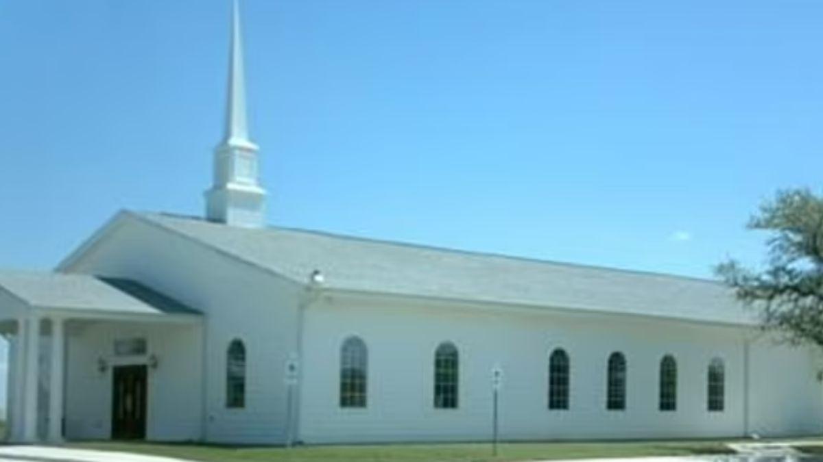 Pastor descargaba ‘BDSM’ y pornografía infantil desde la computadora de la iglesia en Texas