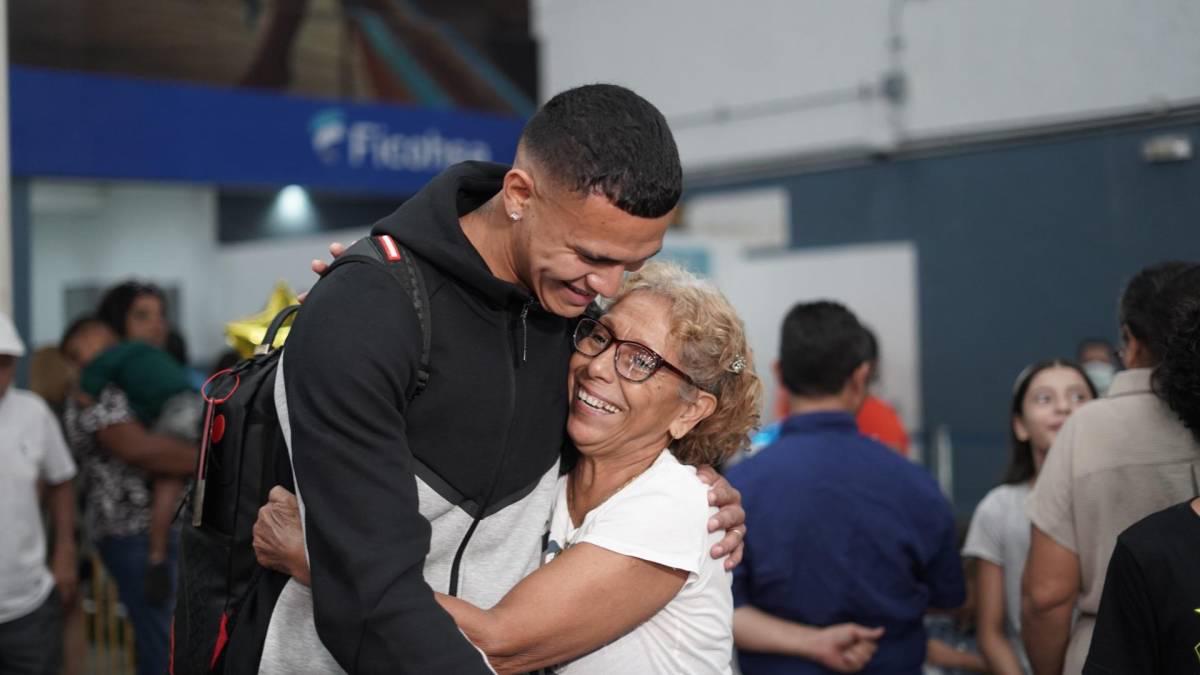 Luis Palma y Kervin Arriaga llegaron a Honduras para enfrentar a México: Así fueron recibidos Luis Palma y Kervin Arriaga llegaron a Honduras para enfrentar a México: Así fueron recibidos