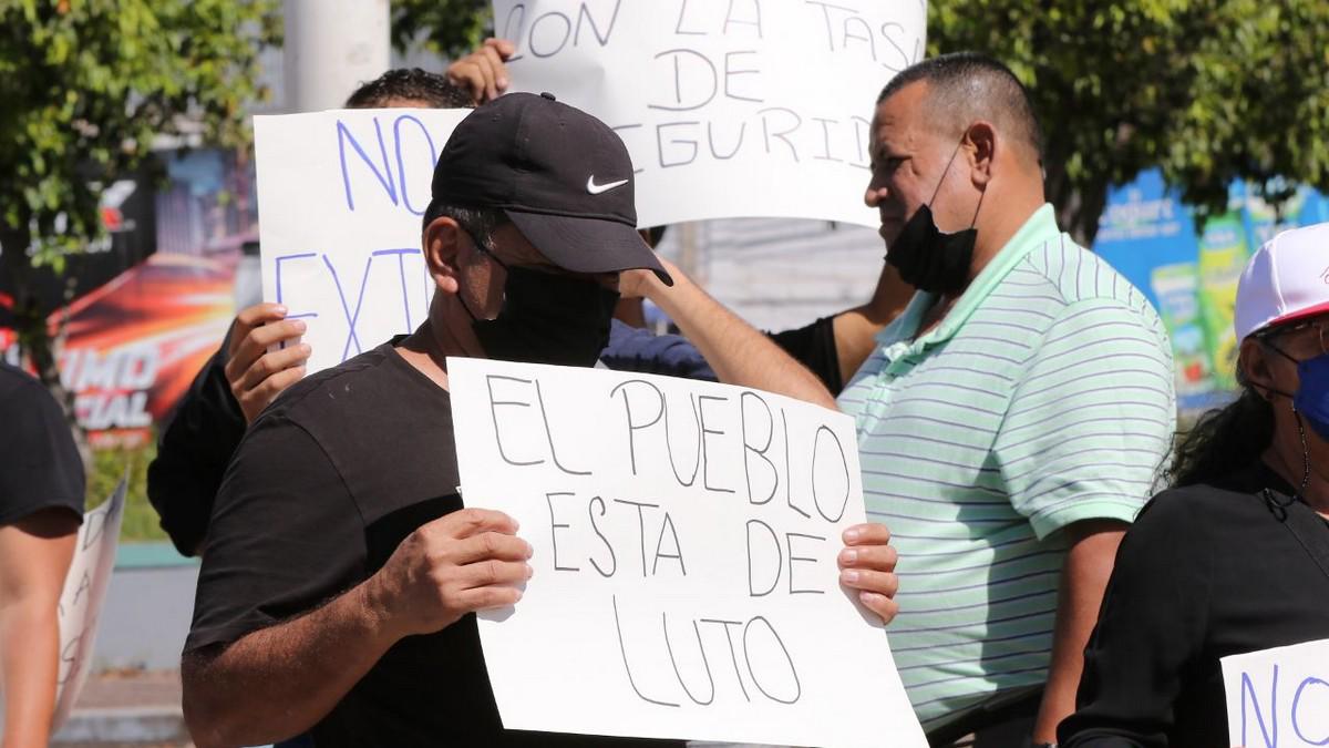 “Ya no más muertes”: Cansados de la extorsión transportistas protestan en calles de la capital