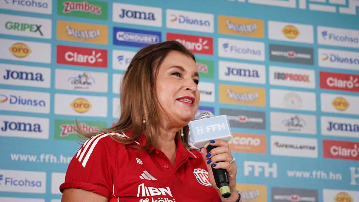¿Quién es la guapa dama que viajó con selección de Costa Rica a Honduras?