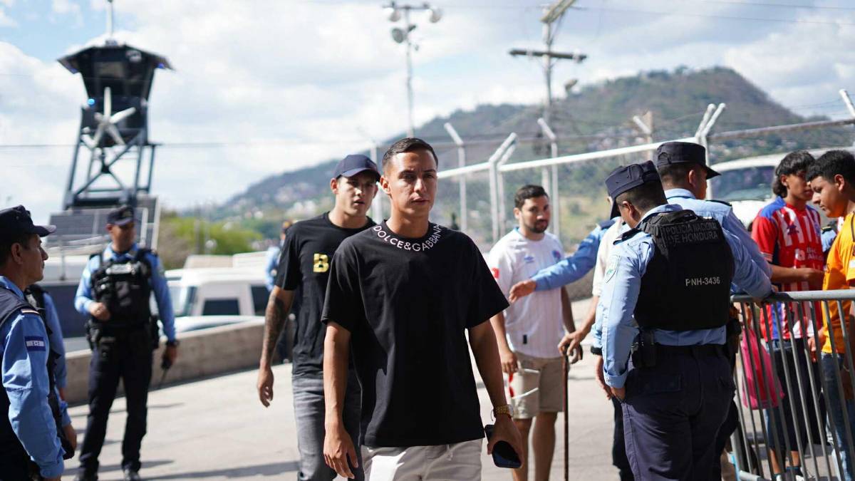Recibimiento hostil, jugadores llegan de civil y fiesta olimpista previo a final ante Real España