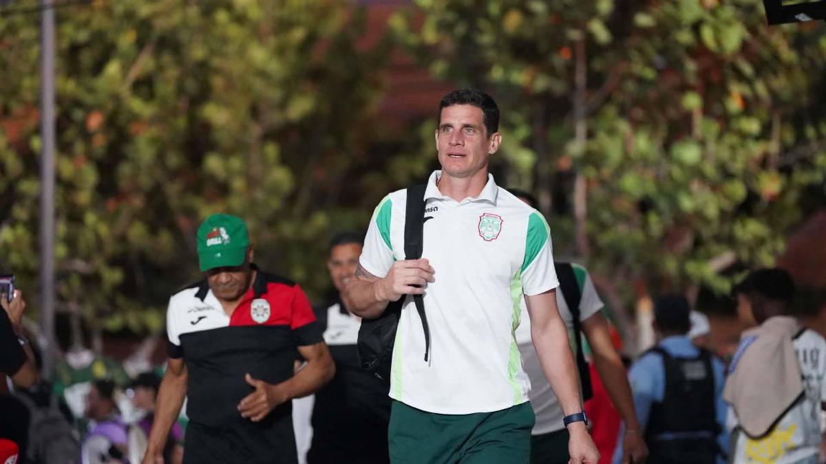 Aficionada enamora, show de las barras y ¿llegó Lavallén?: Ambiente previo al Marathón vs Olimpia