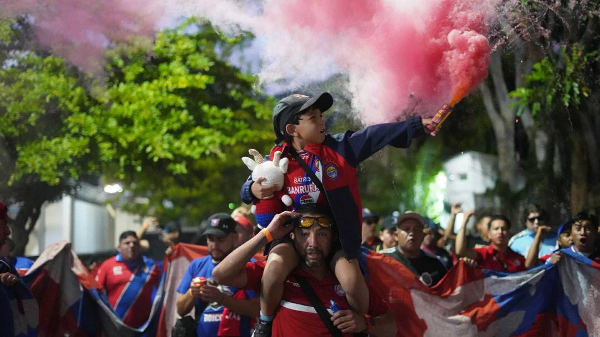 Lindas chicas y guatemaltecos invadieron SPS: El ambientazo previo al Real España vs Xelajú