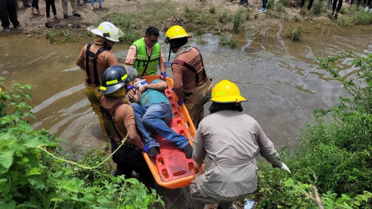 Escena del desastre: imágenes del accidente en El Progreso donde murió un niño y 15 personas resultaron heridas