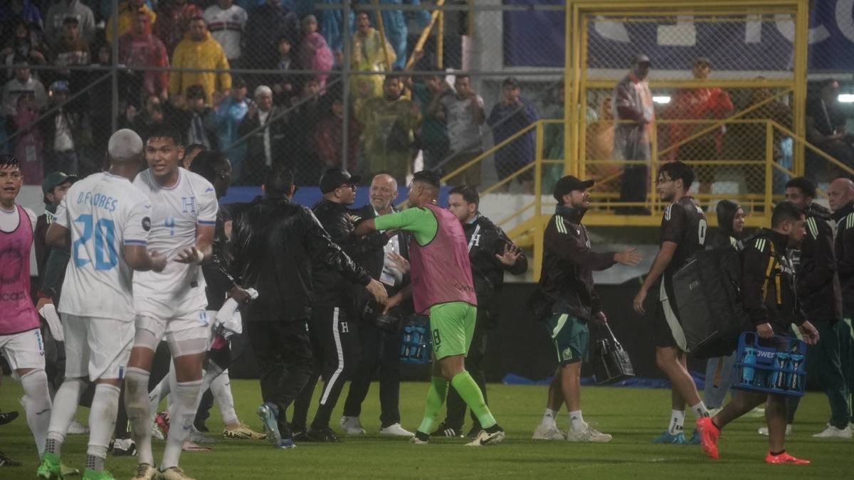 No se vio: Pelea de Menjívar con Jiménez, periodista robó miradas y Aguirre lleno de sangre