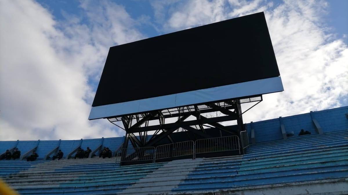 ¡Vandalismo! Dañan nueva pantalla LED del estadio Nacional de Tegucigalpa