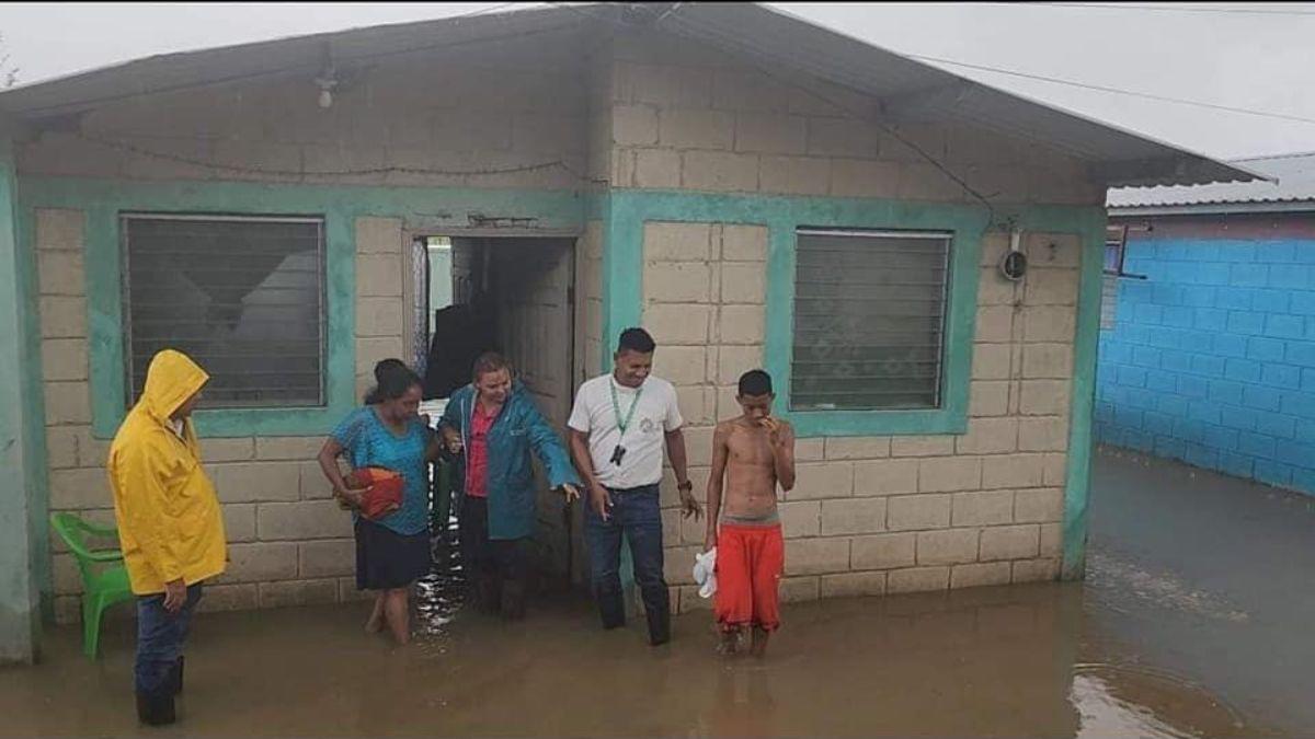 Desbordamientos, evacuaciones y emergencia: las imágenes de las inundaciones en Cortés