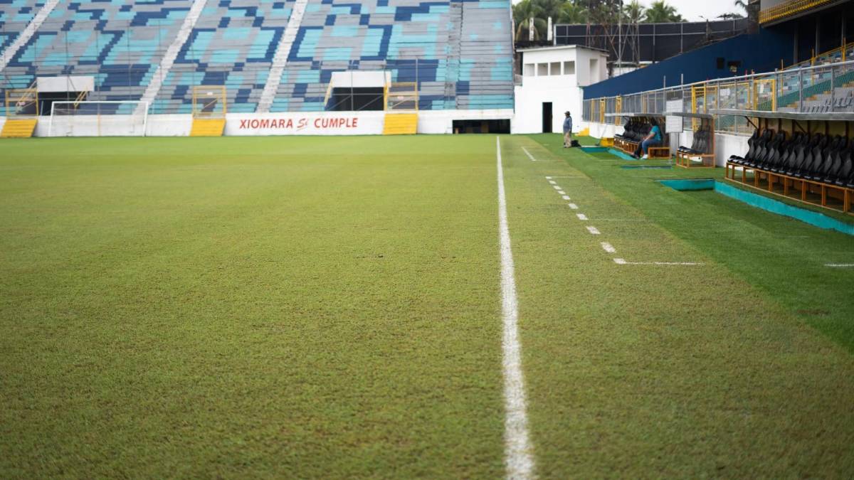 La razón por la que ha cambiado de color la grama del estadio Morazán de San Pedro Sula