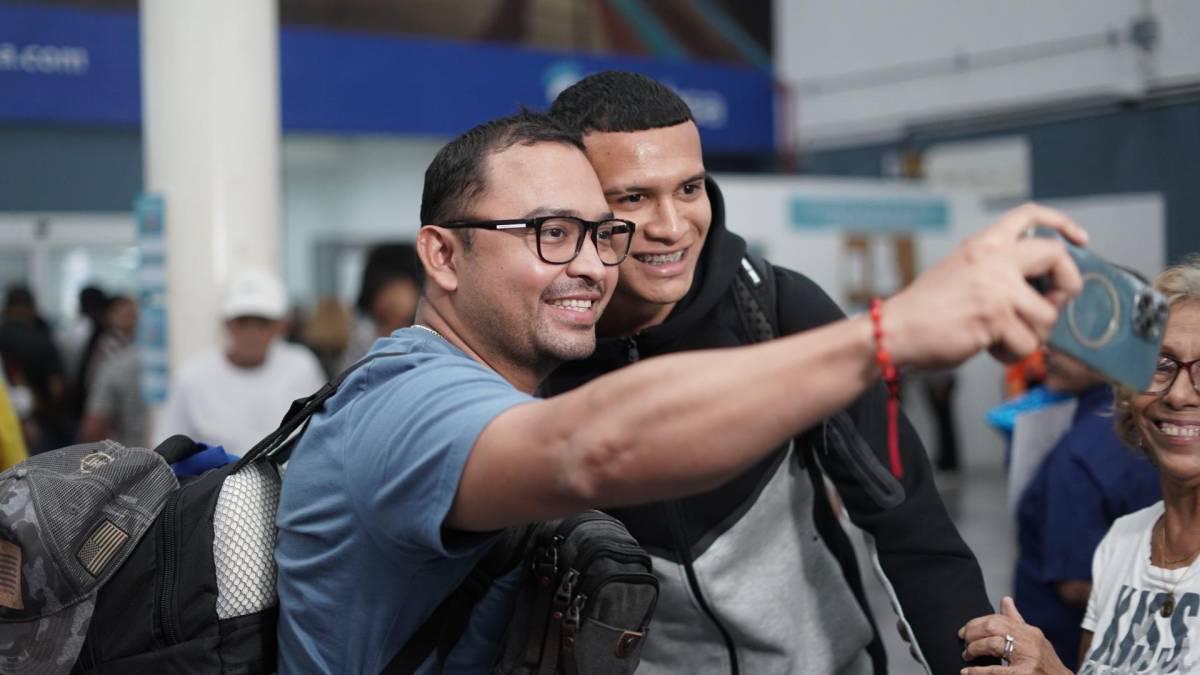 Luis Palma y Kervin Arriaga llegaron a Honduras para enfrentar a México: Así fueron recibidos Luis Palma y Kervin Arriaga llegaron a Honduras para enfrentar a México: Así fueron recibidos