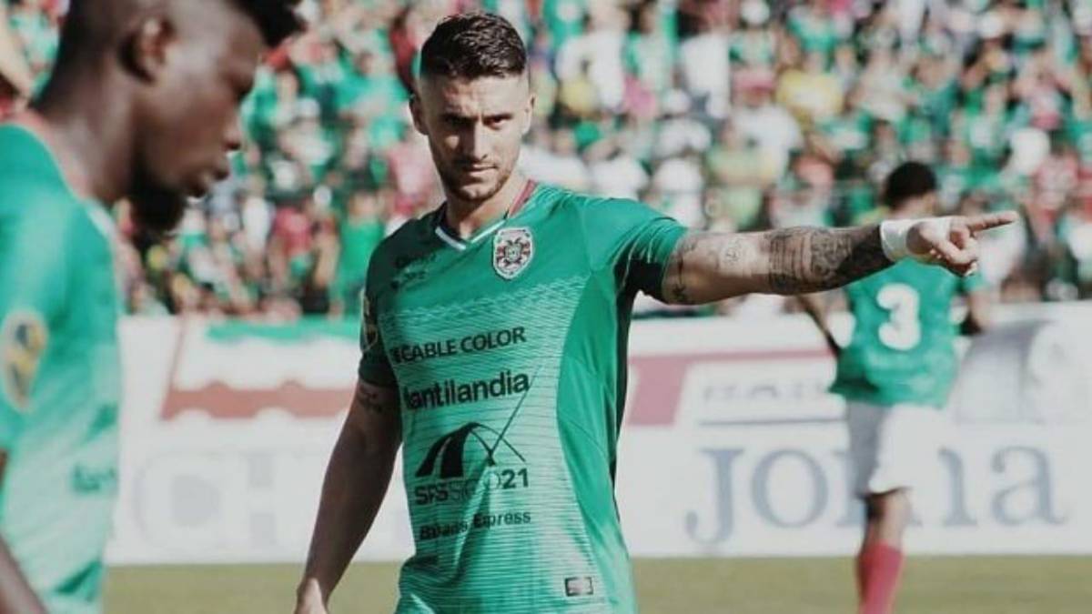 Esteban Espíndola, anunció su retiro a temprana edad y su vida ha dado un enorme giro