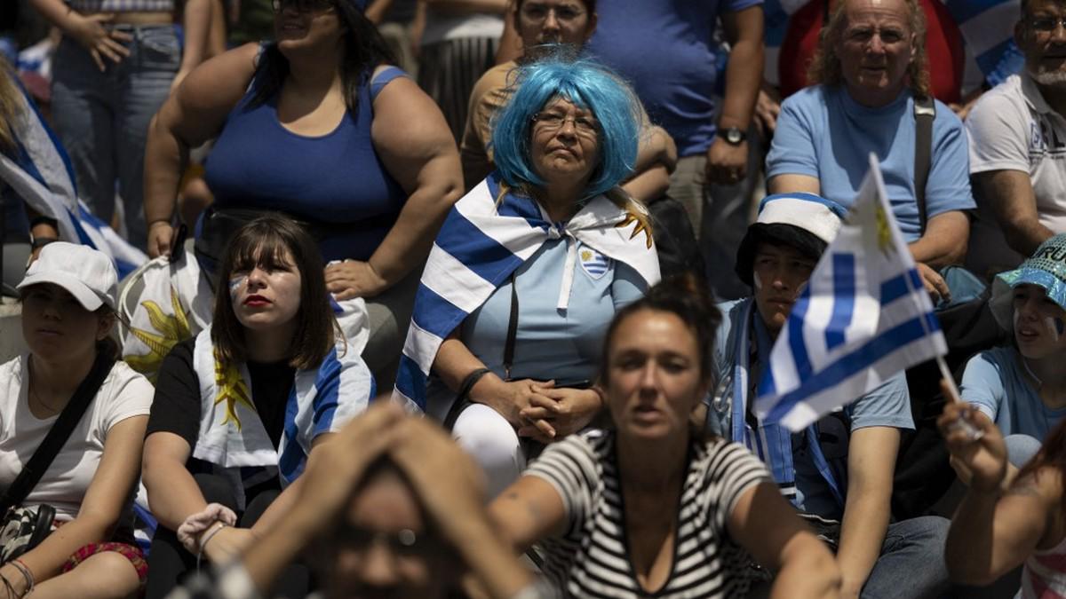 Qatar 2022: La tristeza de los uruguayos al esfumarse su pase a octavos en el último minuto