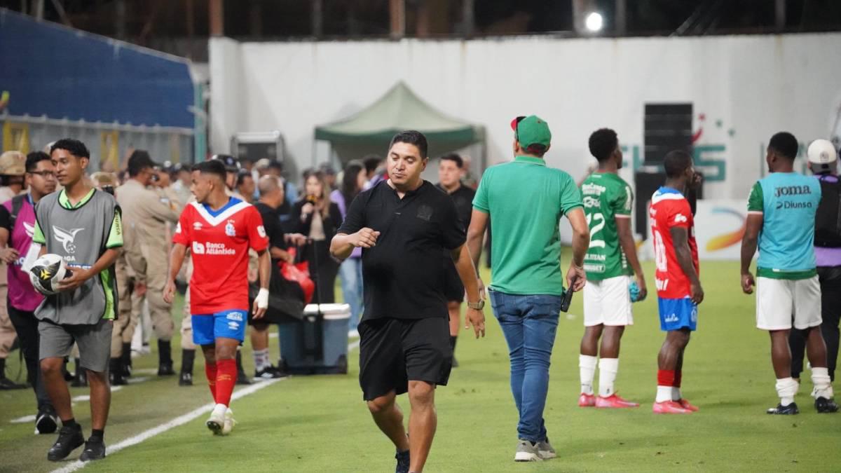 Entre puñetazos y agarrones terminó el clásico entre Marathón y Olimpia Entre puñetazos y agarrones terminó el clásico entre Marathón y Olimpia