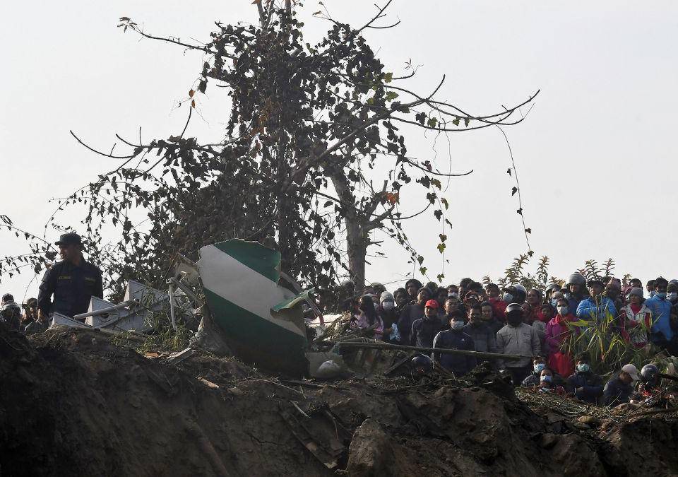 Al menos 67 personas, entre ellas una argentina, murieron este domingo en Nepal al estrellarse un avión en el que viajaban 72, en la peor catástrofe aérea en el país en tres décadas. Aquí los detalles.