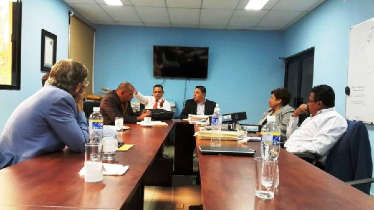 Honduras: Fiscales especiales se reúnen con Comisión de Depuración Policial