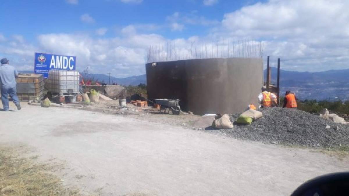 En Altos de la Laguna estará uno de los dos tanques de concreto que se llenarán con agua de pozo; unas 15 colonias en la parte alta de Comayagüela serán beneficiadas. Foto: EL HERALDO.