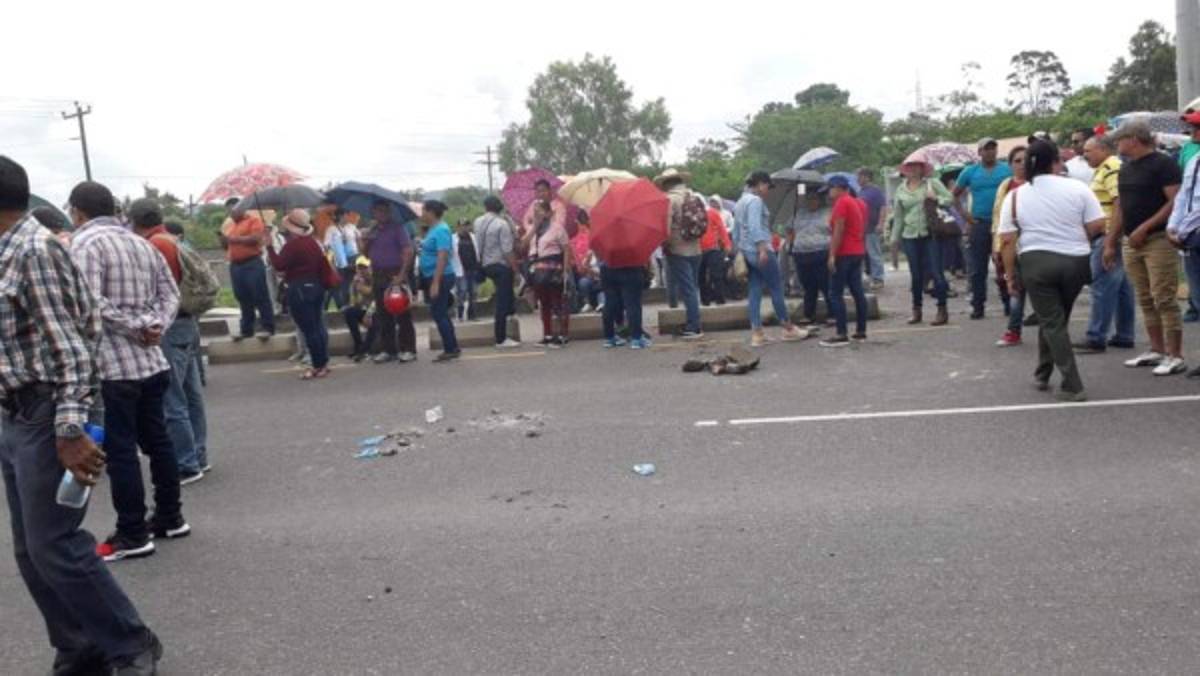 Enfrentamientos y bloqueos dejan movilizaciones de médicos y maestros en Honduras  