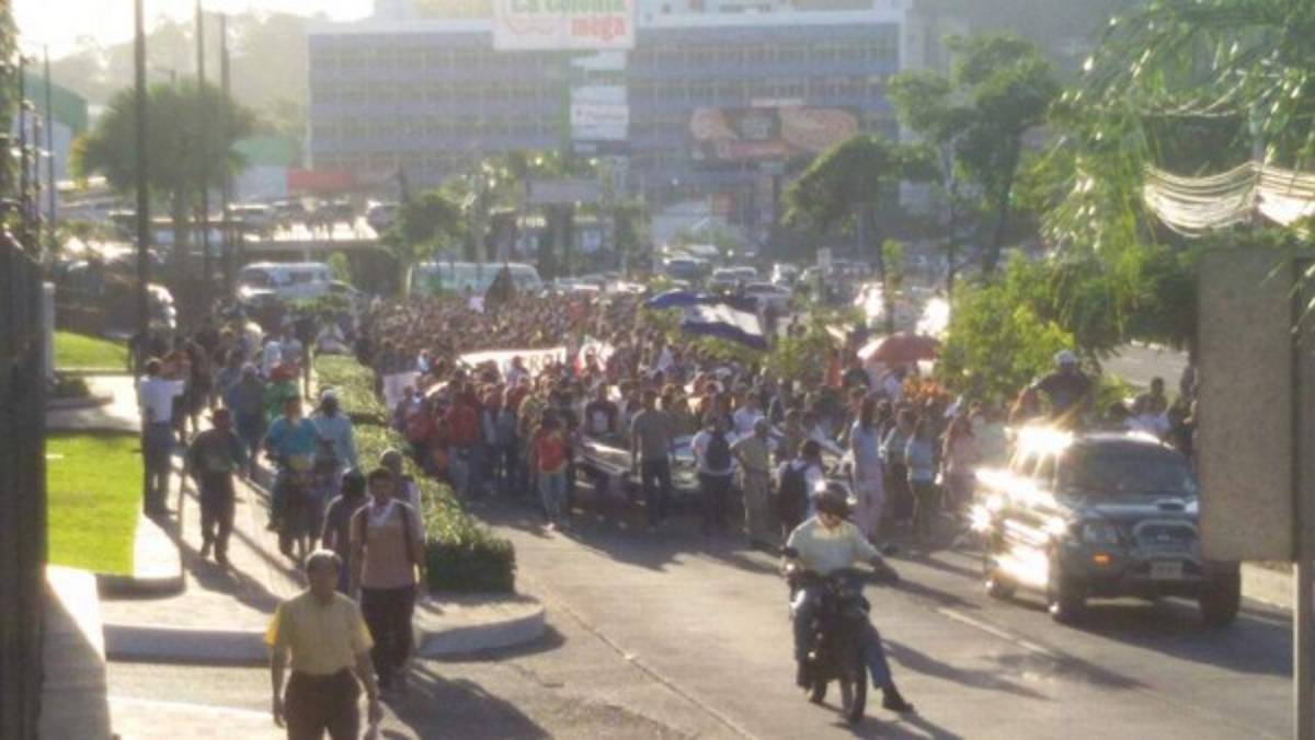 Estudiantes de la UNAH se movilizan en oposición a cancelar segundo periodo