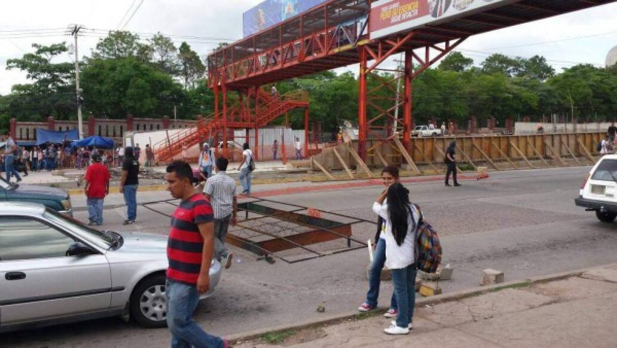 Se calientan los ánimos entre policías y estudiantes en protesta de la UNAH