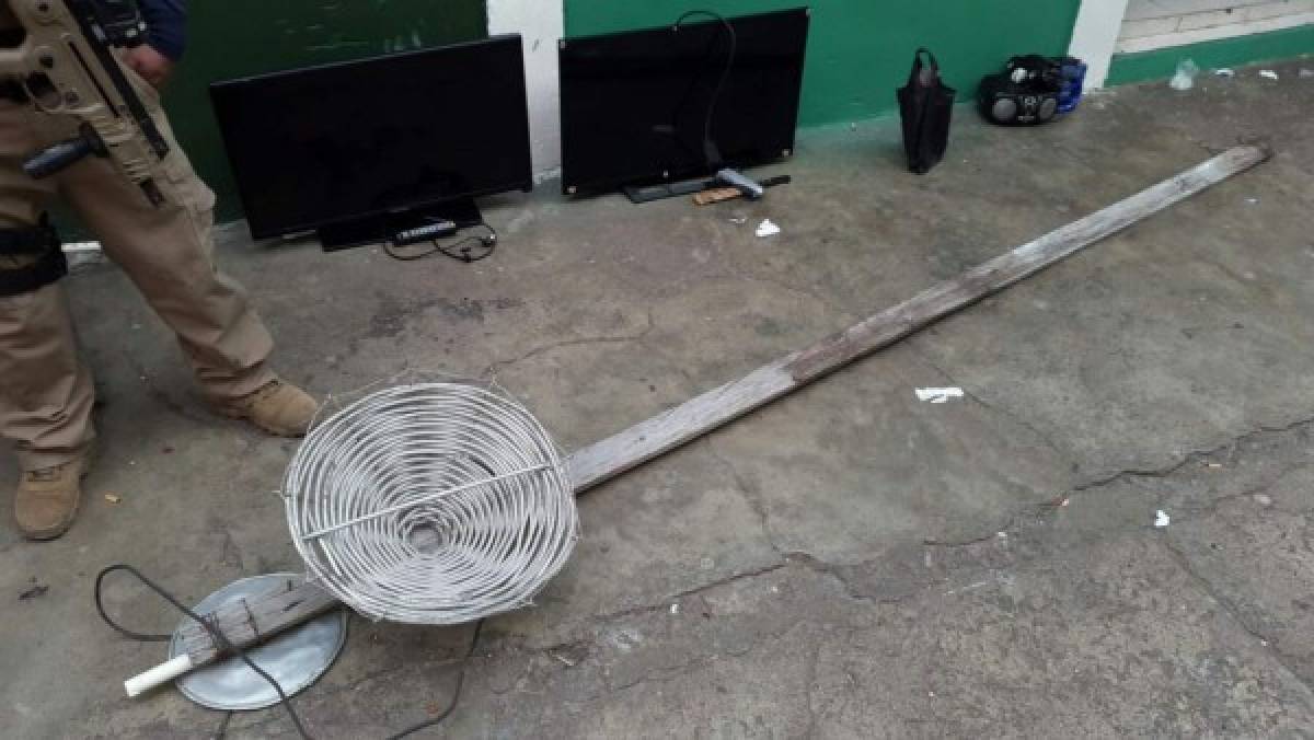 Esta es la antena que policías hallaron a reos del centro penal de Comayagua mediante operativos.