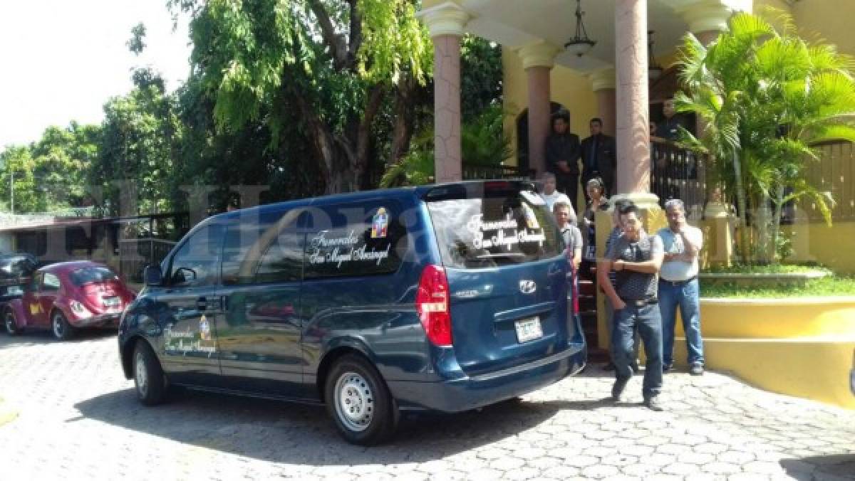 Médico y su padre son enterrados este martes en el Santa Cruz Memorial