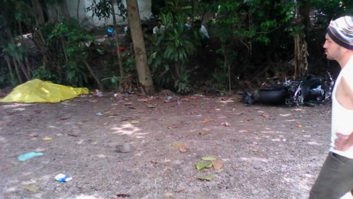 Motociclista muere al impactar contra pick-up