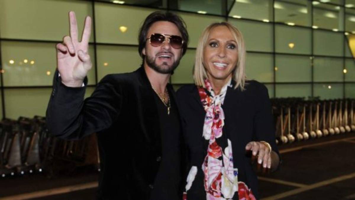 Captan a novio de Laura Bozzo muy cariñoso con su hijastra