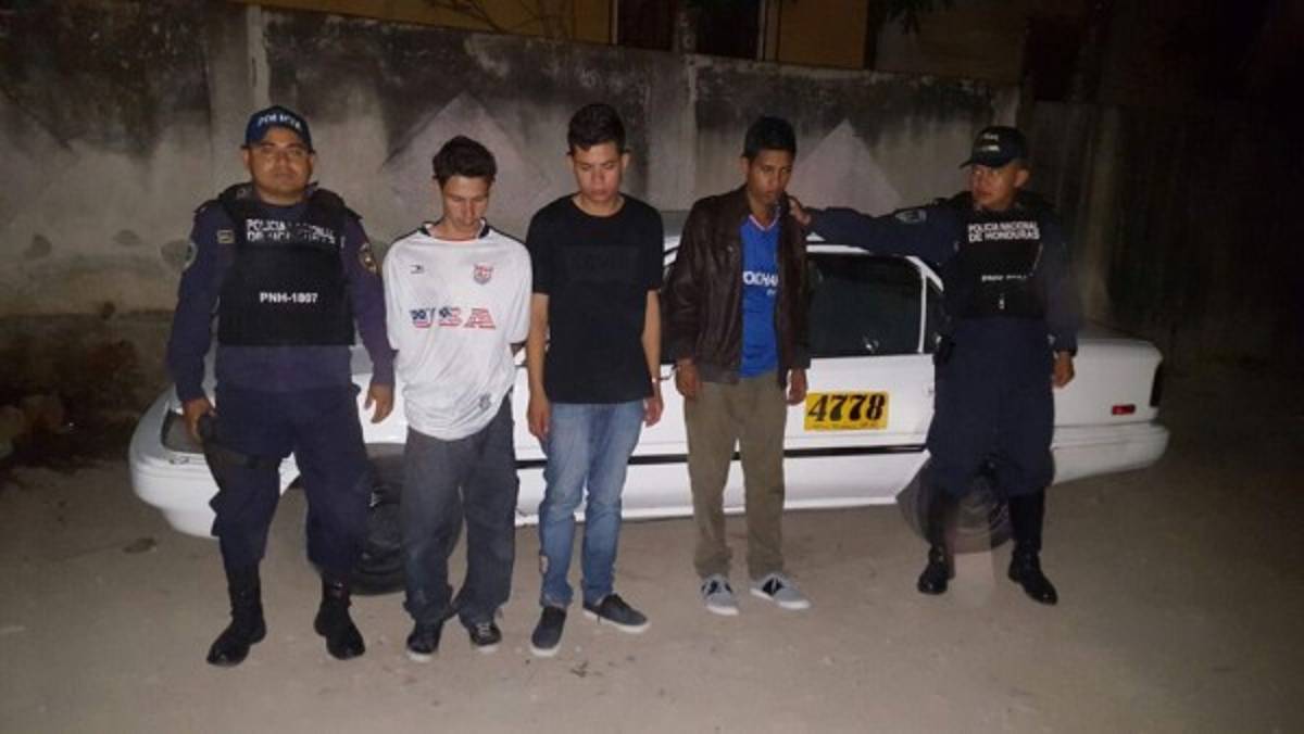 Honduras: Caen tres presuntos robacarros en la Flor del Campo