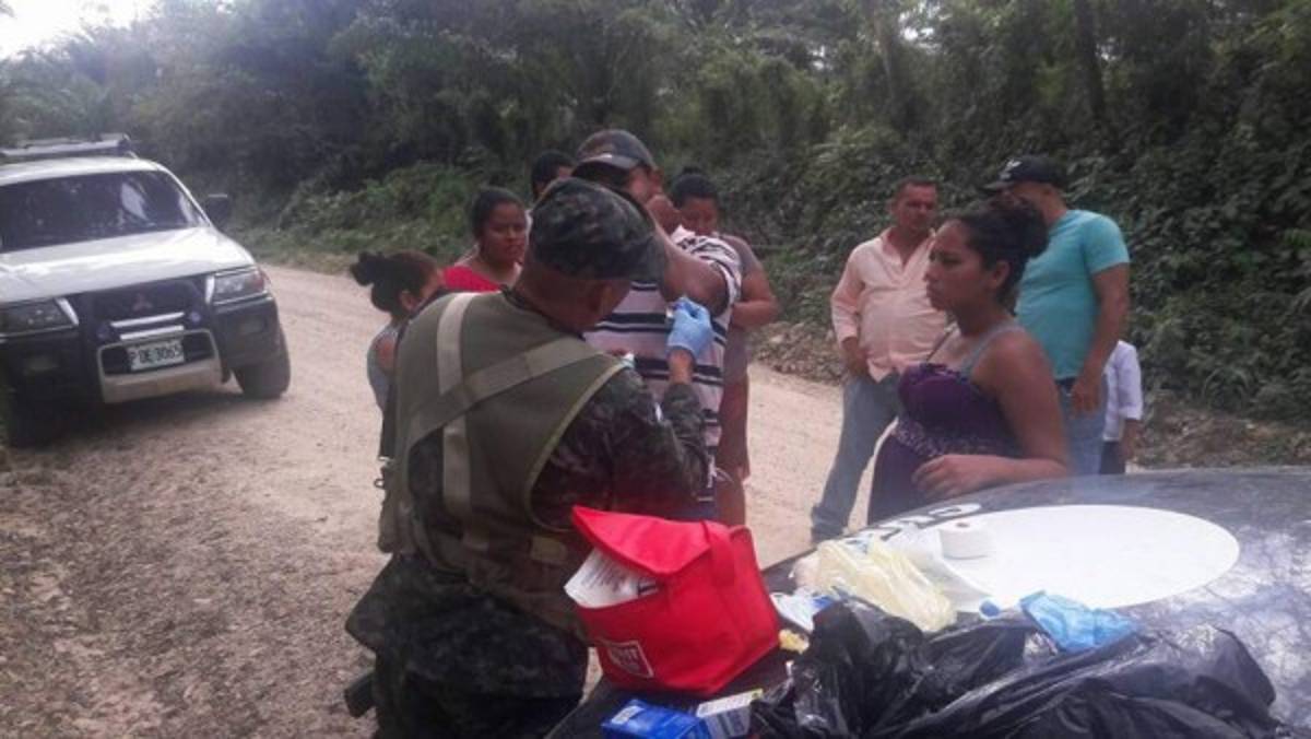 Seis personas resultan heridas tras volcamiento en Atlántida, en el norte de Honduras
