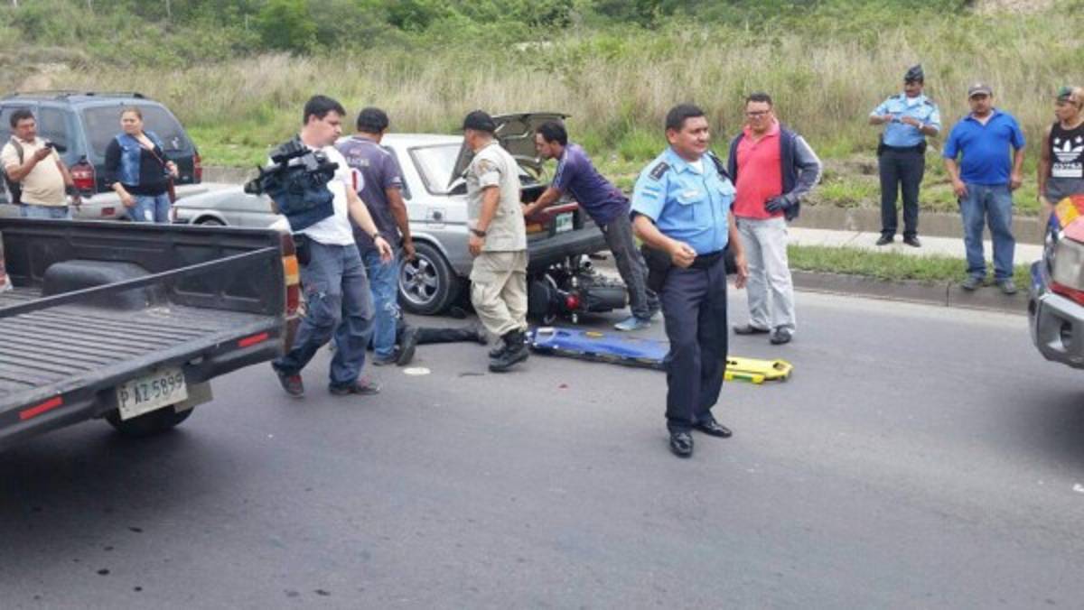 Policía Tigre es atropellado con todo y motocicleta en el anillo periférico