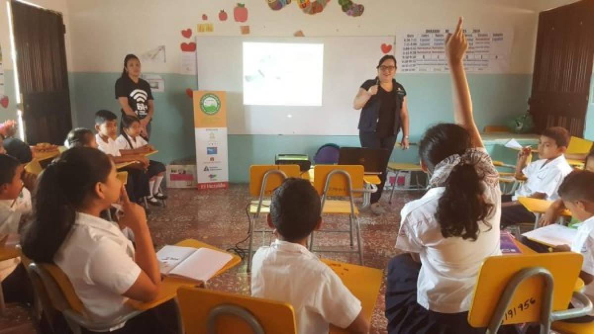 MiAmbiente enseña a escolares a cuidar el agua y la energía eléctrica