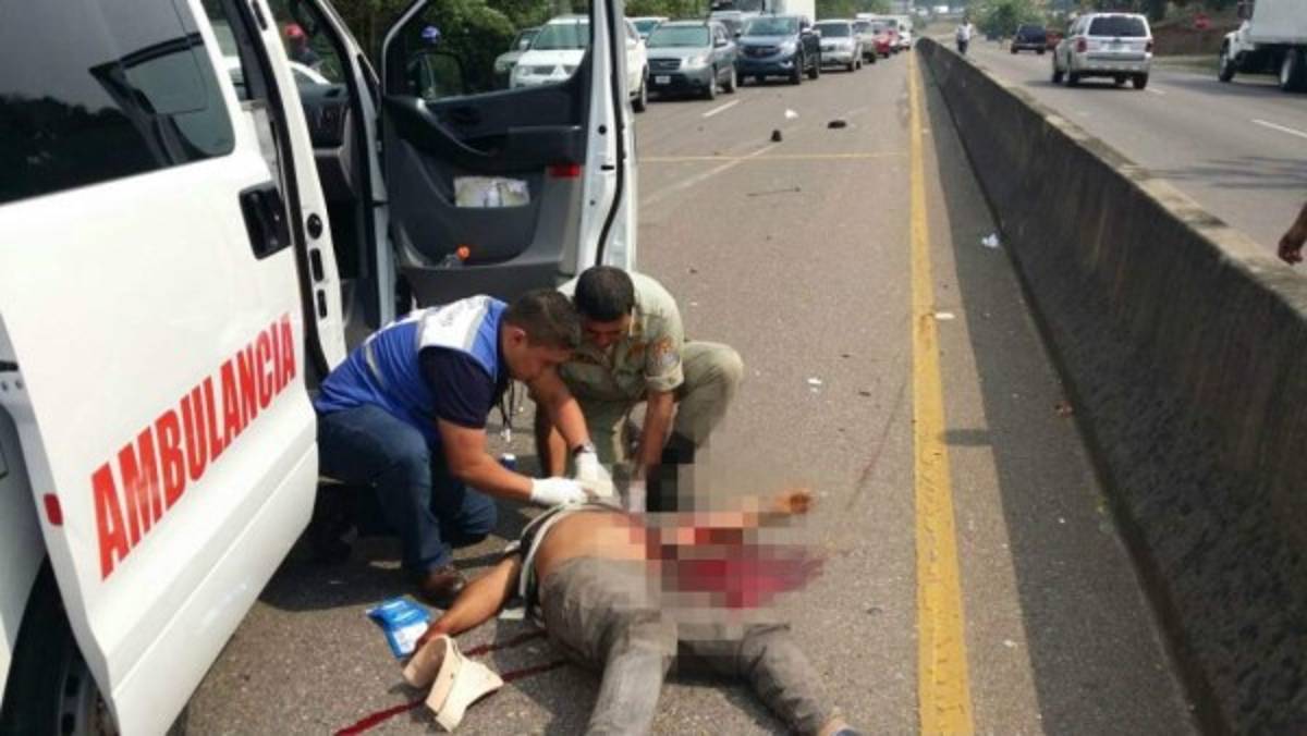 Tres personas heridas tras volcamiento de vehículo