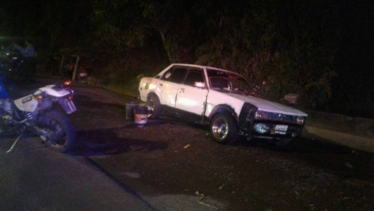 El vehículo estaba aparcado en esta zona de la carretera hacia Olancho, con el cadaver de Josué Meléndez.