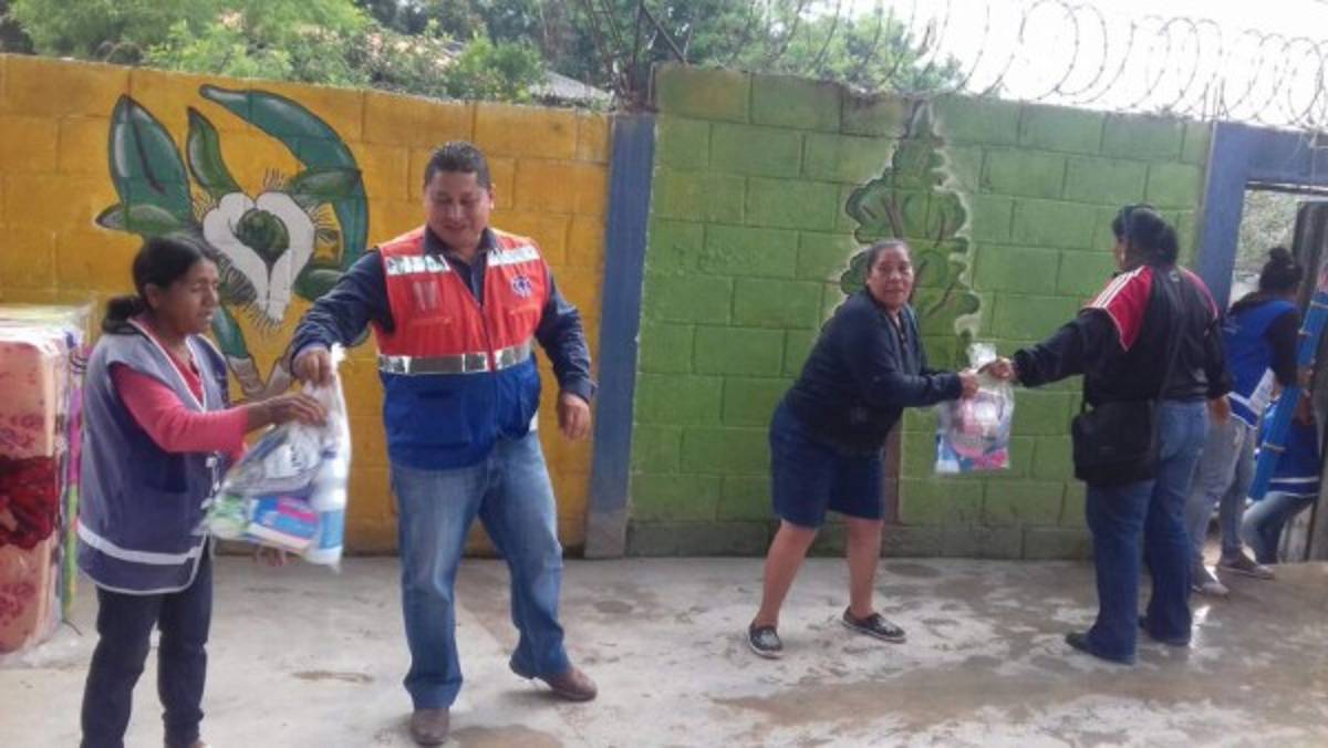 Desprendimiento de rocas a punto de causar tragedia en la Villa Nueva