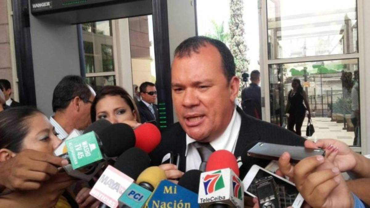 Renato Álvarez vuelve a decir que no descarta candidatura por el Partido Liberal
