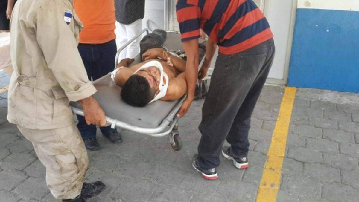 Cinco heridos tras volcamiento de camión cargado de huevos