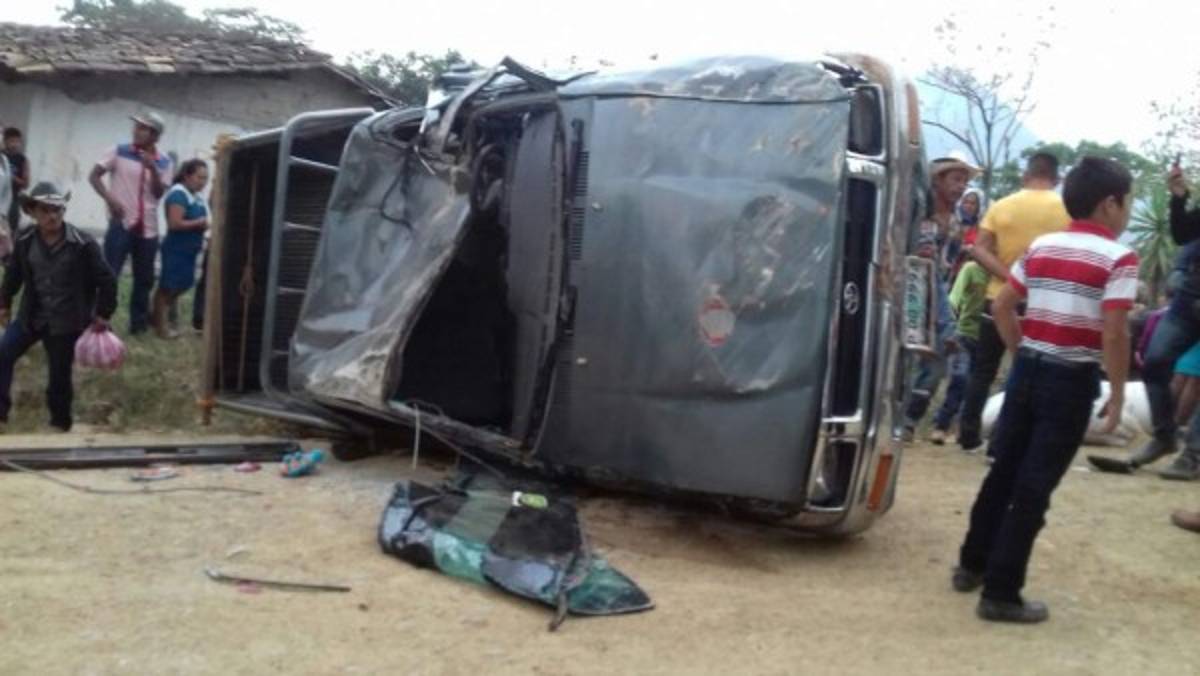 Volcamiento deja un muerto y más de 10 heridos en San Rafael, Lempira