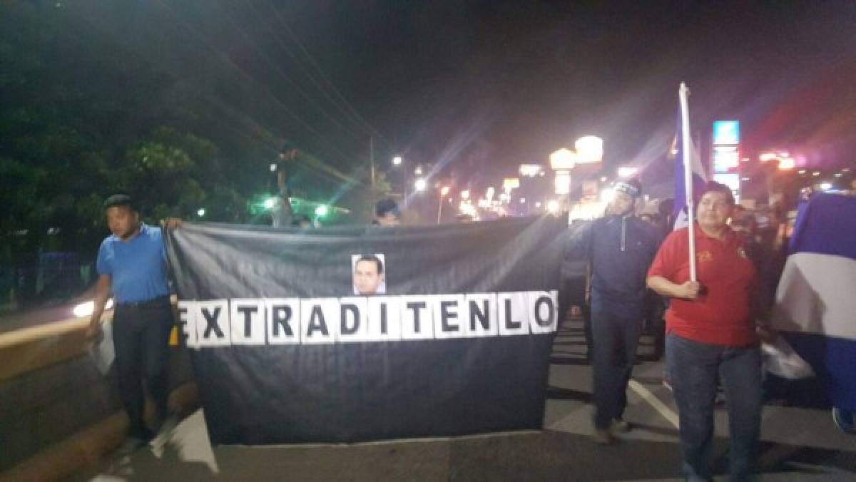 Indignados exigen extradición de Rafael Callejas