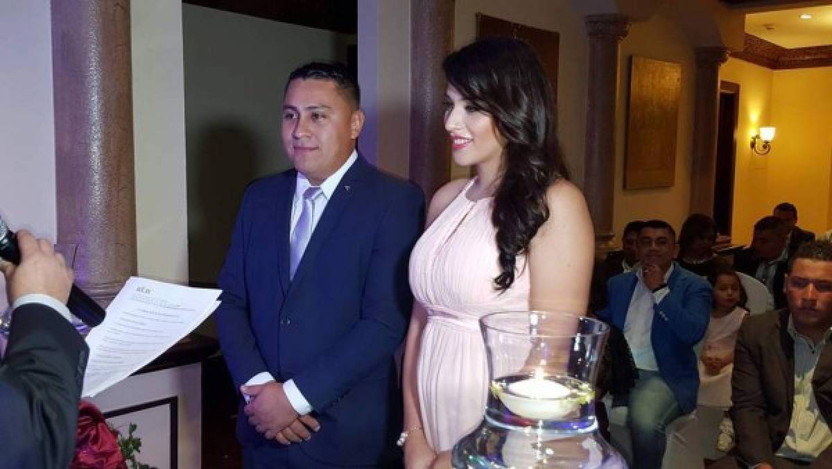 Marvin Fuentes y Carolina Lanza ya son esposos