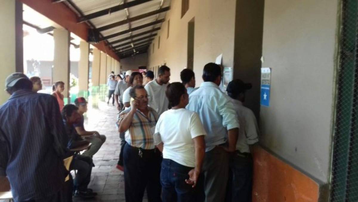 Sureños asisten a las urnas para ejercer el sufragio en las elecciones primarias 2017