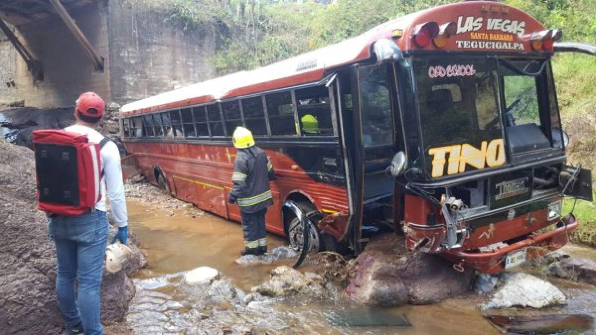 Varios heridos en accidente entre bus y mototaxi en Santa Bárbara