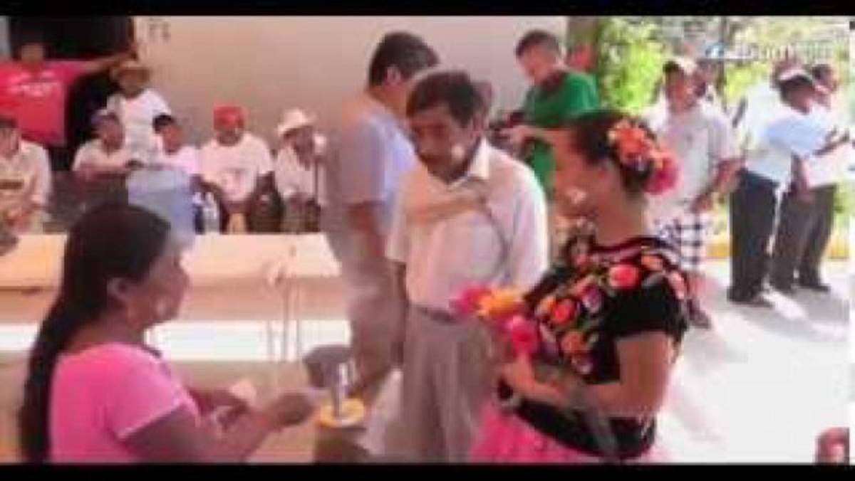 Alcalde mexicano se casa con una cabra