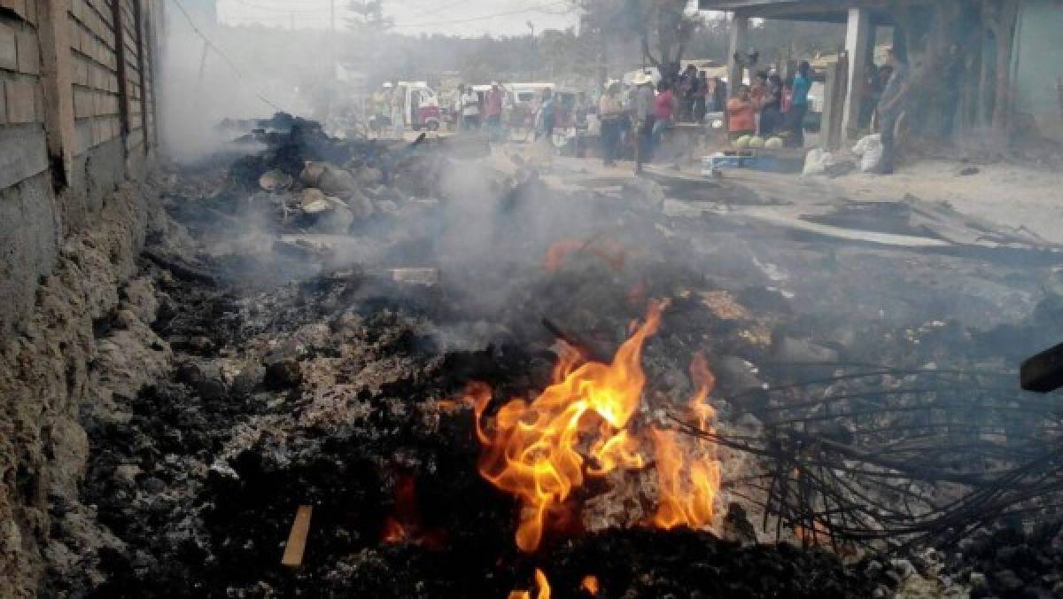 Honduras: Se incendia mercado local de Lepaterique