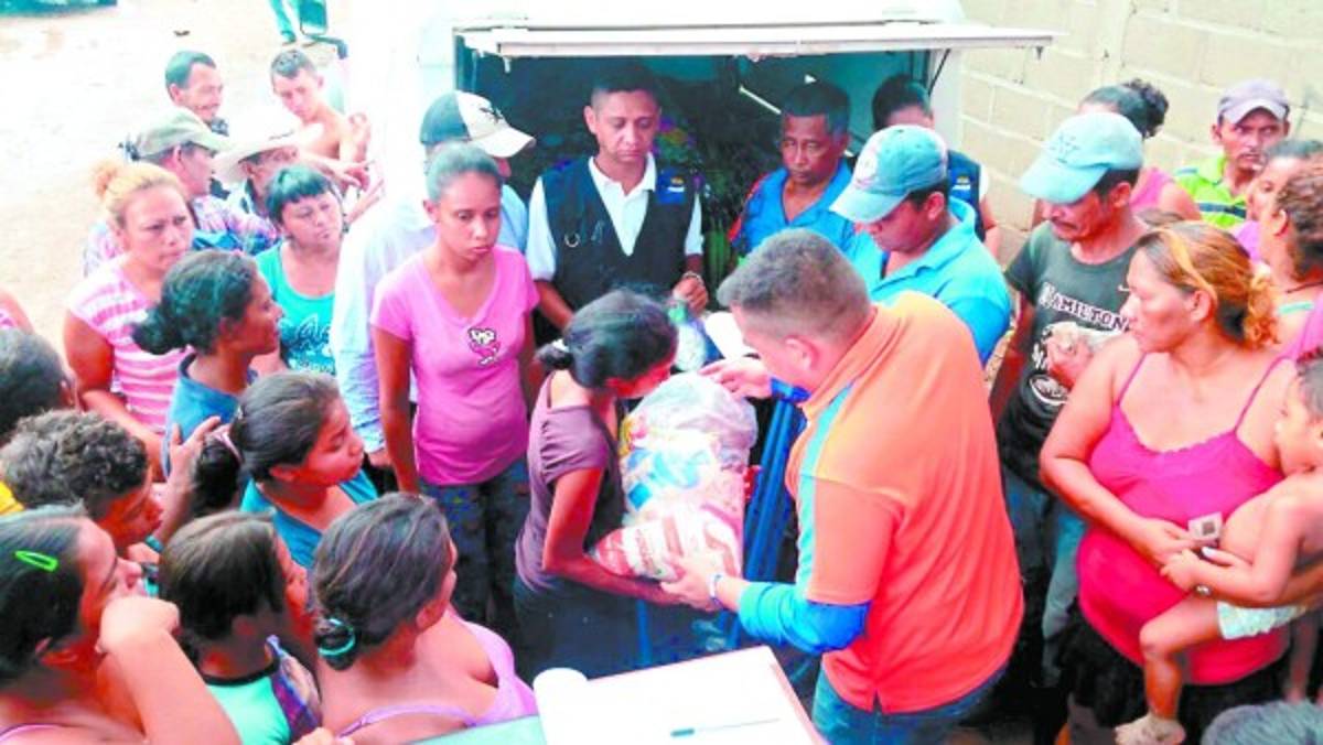 Dramáticos rescates y millonarias pérdidas dejan lluvias en Olancho