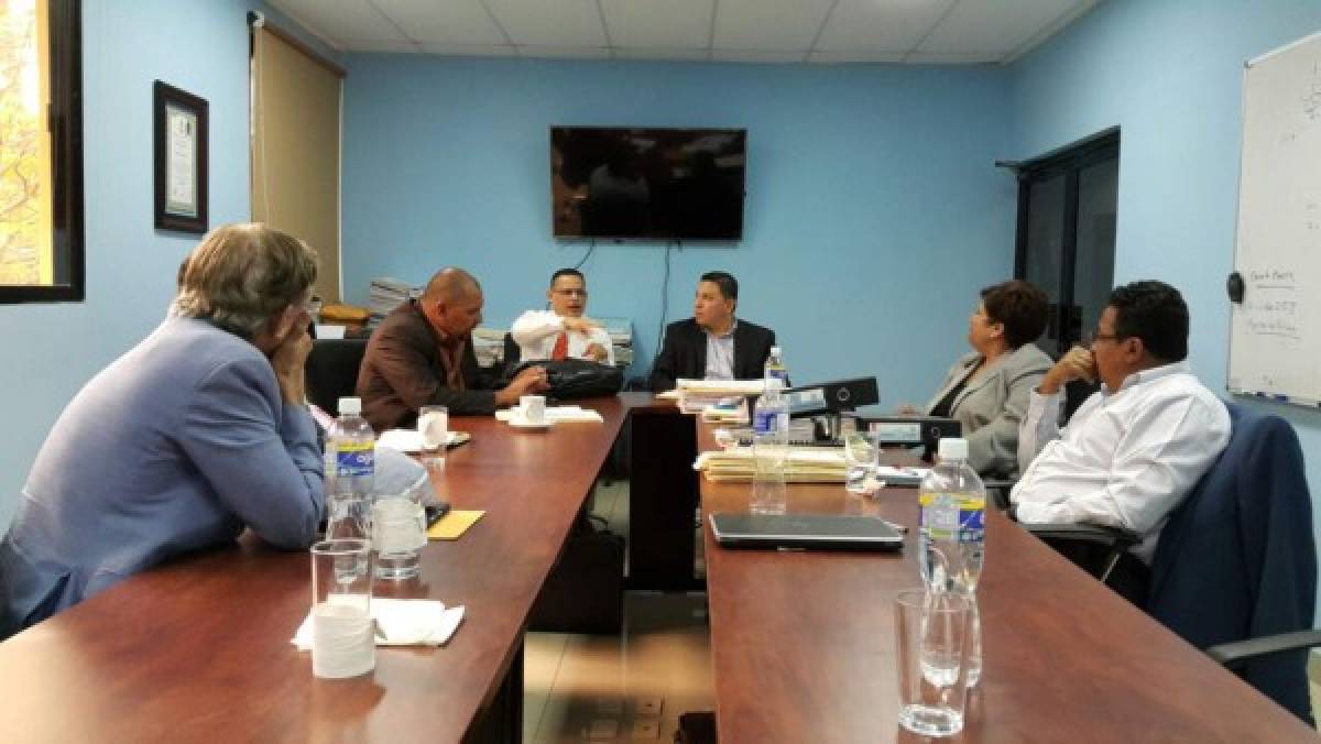 Honduras: Fiscales especiales se reúnen con Comisión de Depuración Policial