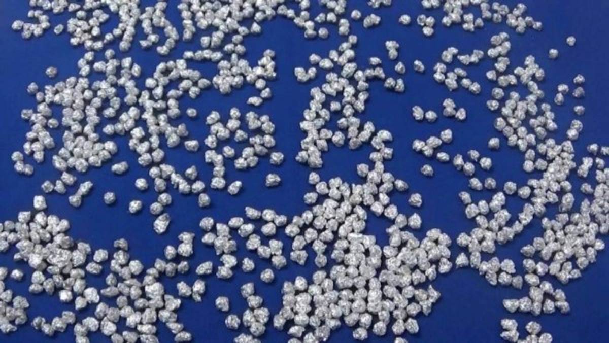 1,147 envoltorios de papel aluminio conteniendo en su interior piedra blanca supuesta droga crack, teléfonos y dinero en efectivo parte de lo decomisado.