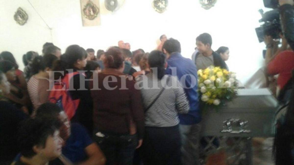 Entre llanto y conmoción Cantarranas despide al universitario asesinado por mareros