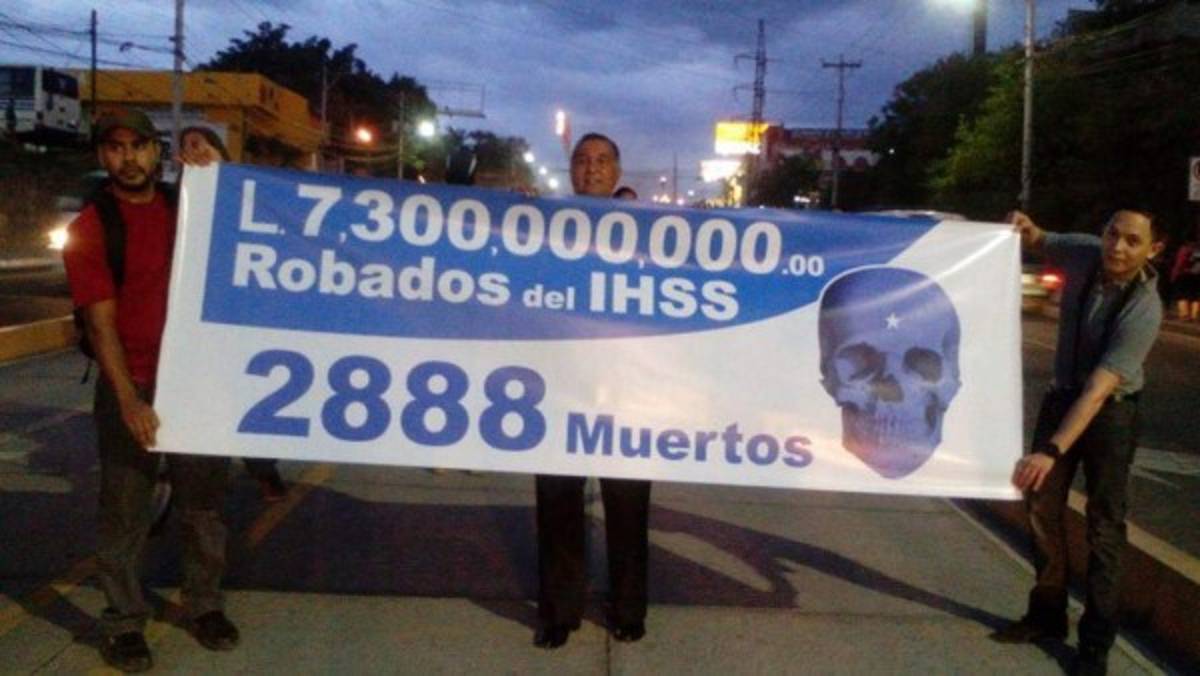 Marcha de antorchas contra saqueadores de IHSS