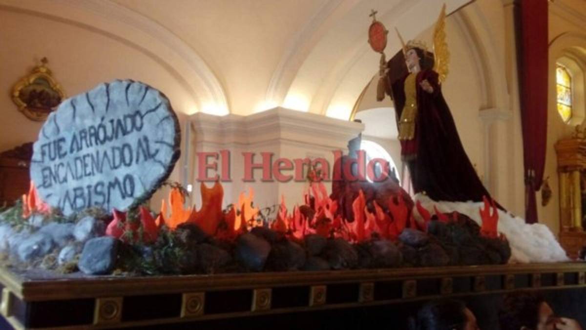Como parte de la celebración se desarrolló la tradicional procesión de San Miguel Arcángel desde la Catedral metropolitana. (Foto: El Heraldo Honduras, Noticias de Honduras)
